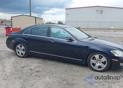 2007 Mercedes-Benz S 550 z USA, uszkodzony, nr VIN WDDNG71X17A080800